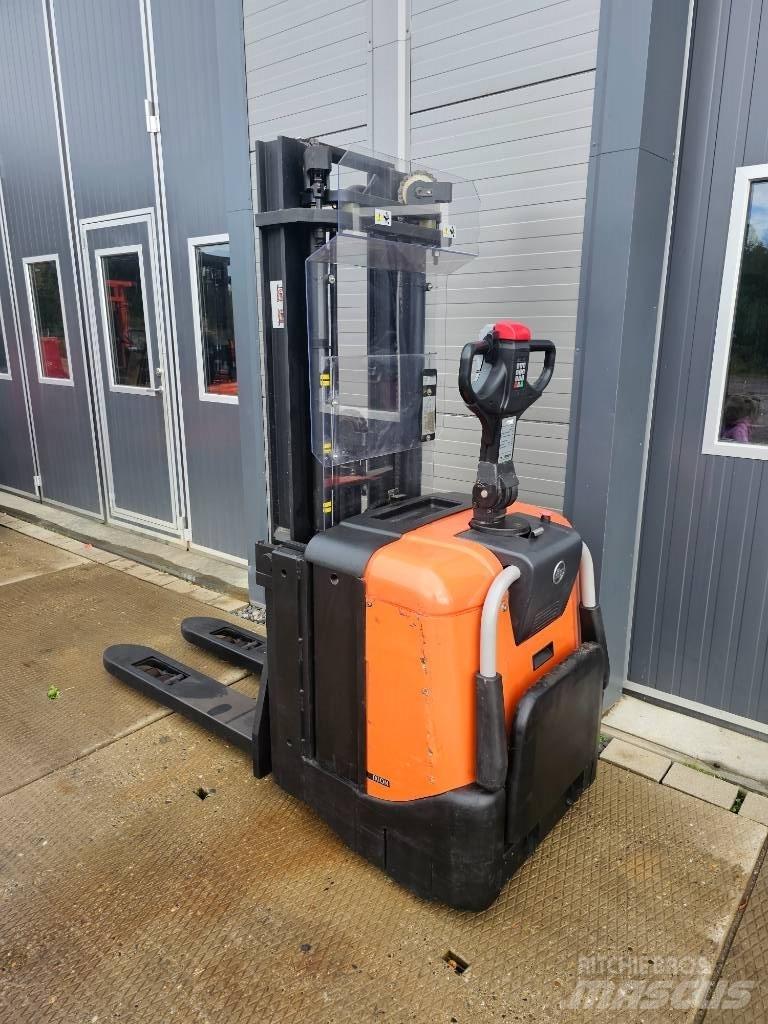 BT SPE 125 L 4150mm Ručne vedené vysokozdvižné vozíky