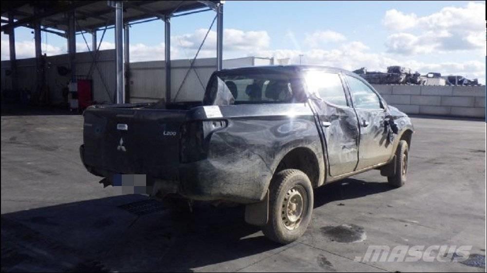 Mitsubishi L 200 4 Nakladacia/sklápacia bočnica