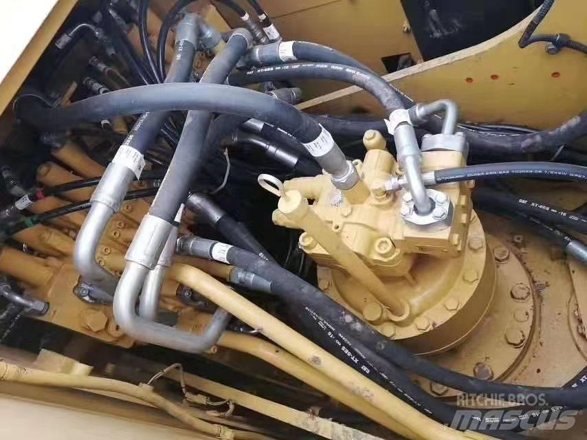 CAT 320 D Pásové rýpadlá