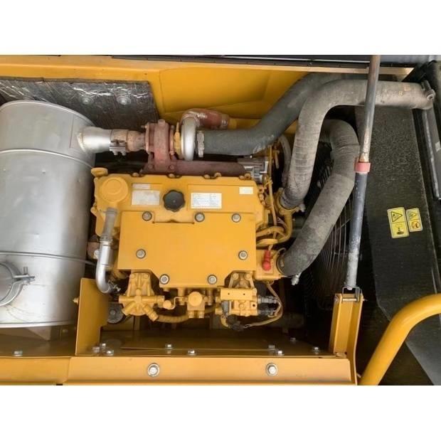 CAT 318d2 Pásové rýpadlá