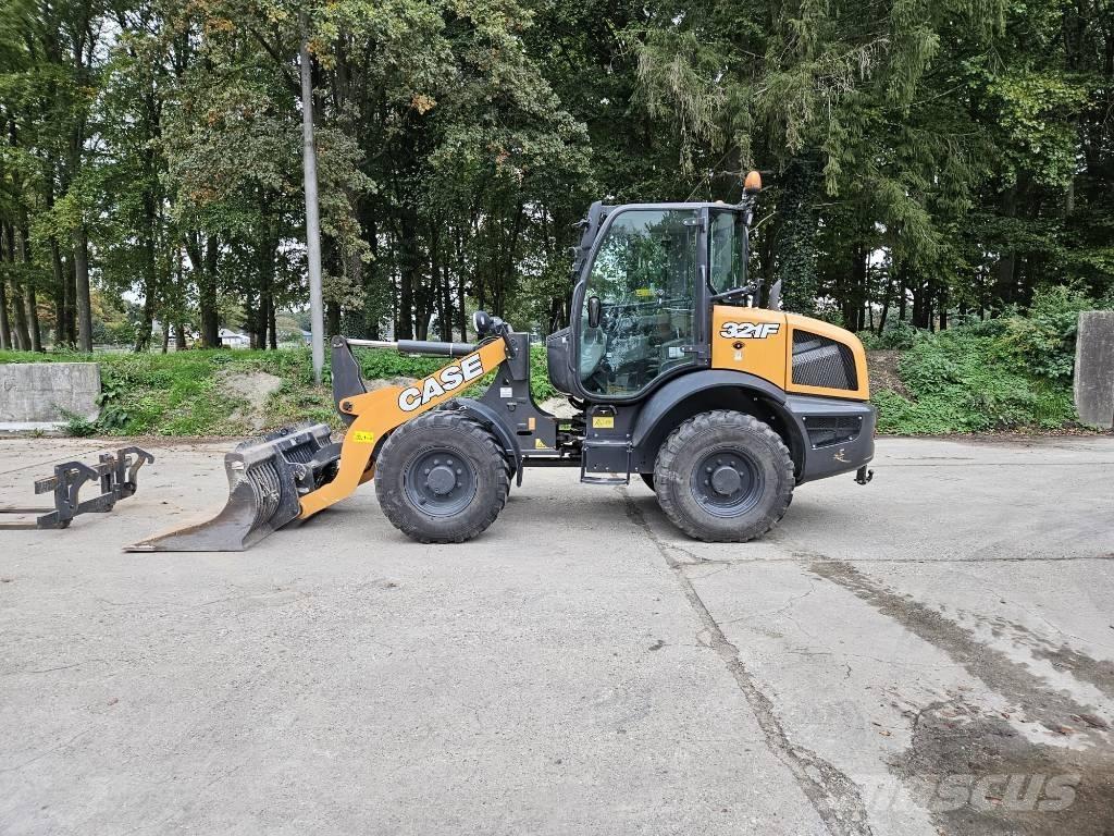 CASE 321F Kolesové nakladače