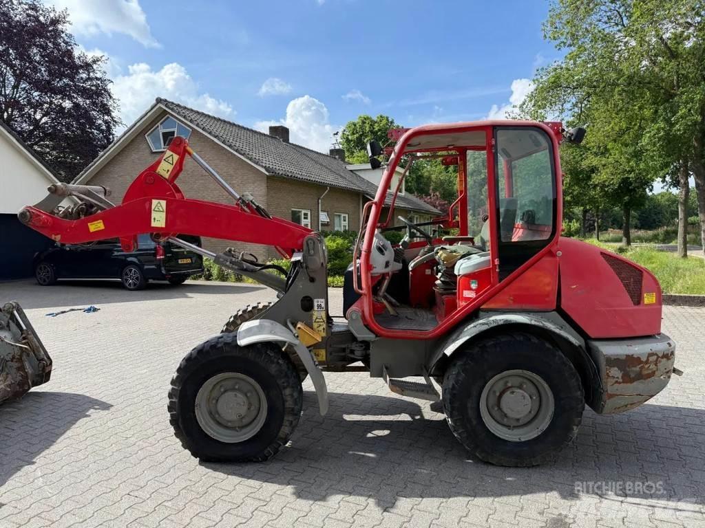 Komatsu WA70-5 Kolesové nakladače