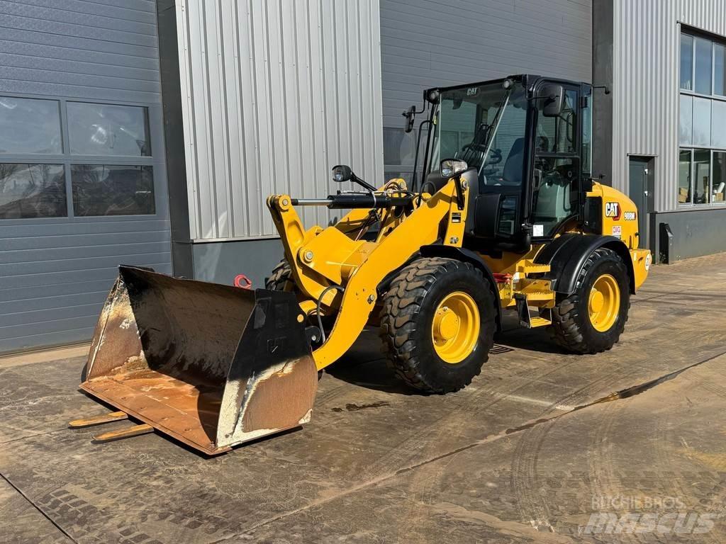 CAT 908M Kolesové nakladače