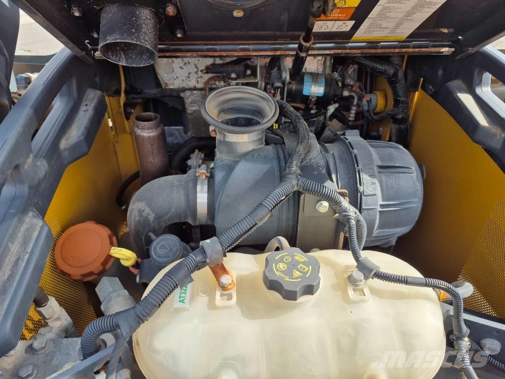 John Deere 320G Šmykom riadené nakladače