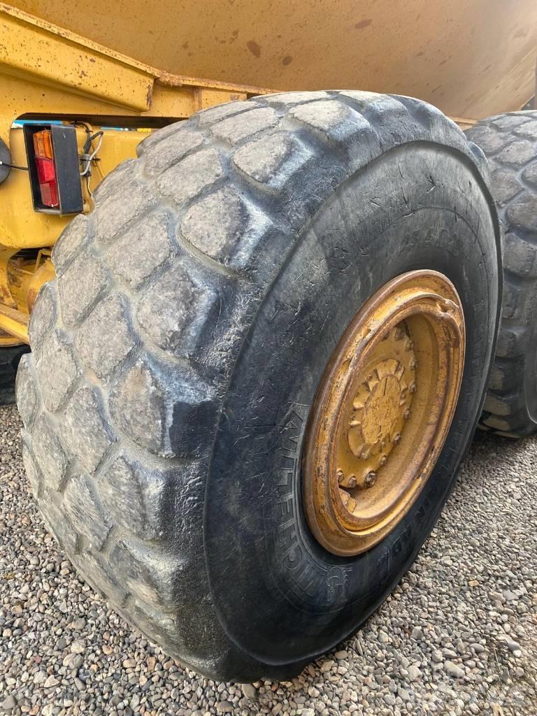 CAT 725 Kĺbové nákladné autá