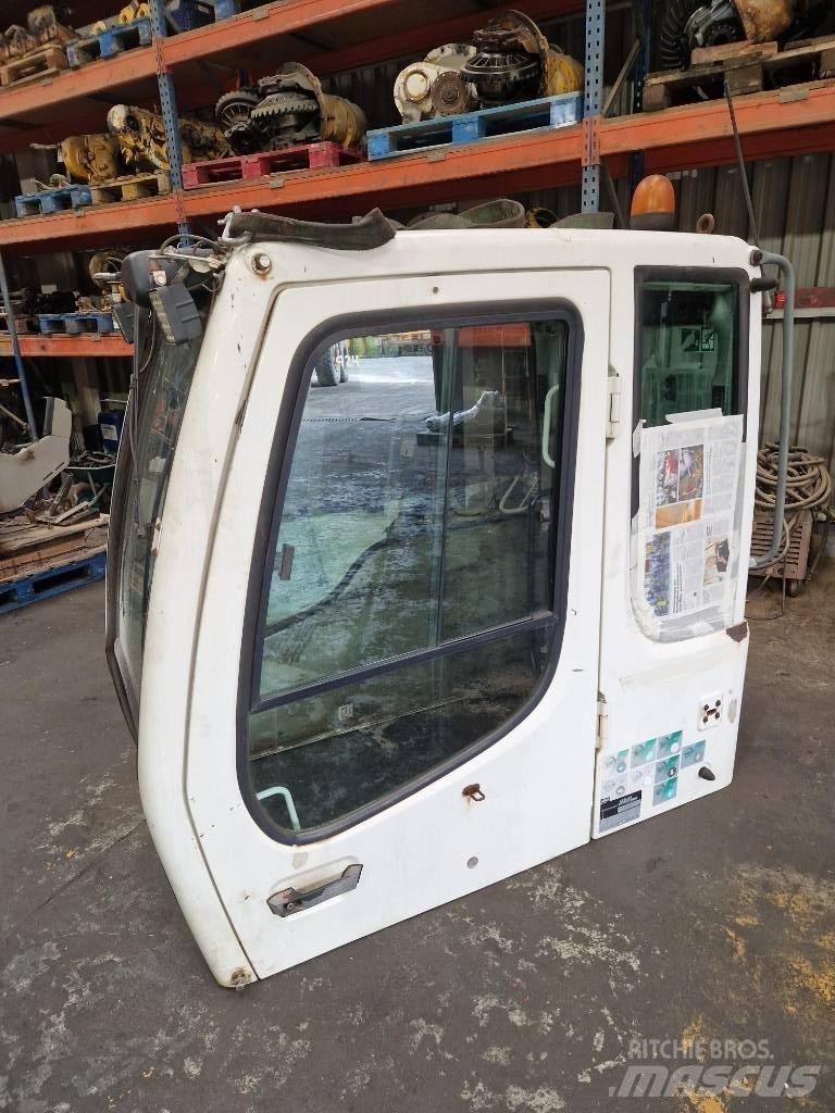 Liebherr A 904 C Kabíny a interiér