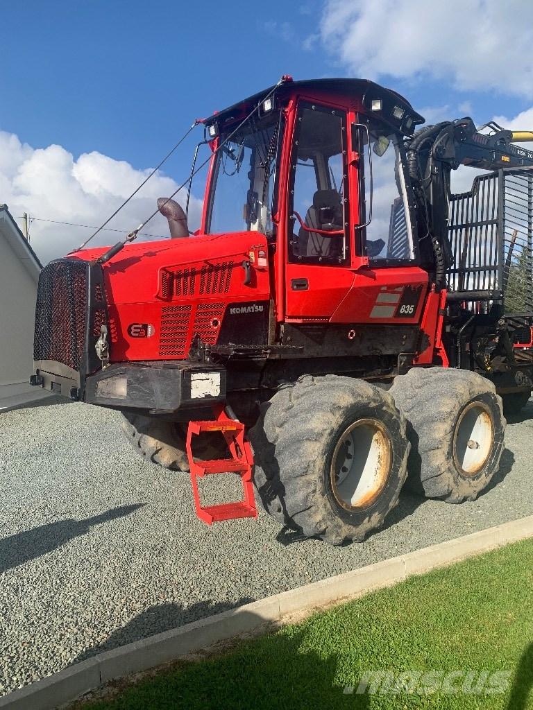 Komatsu 835 Lesné traktory