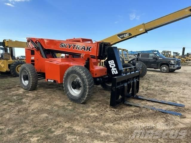 SkyTrak 8042 Teleskopické manipulátory