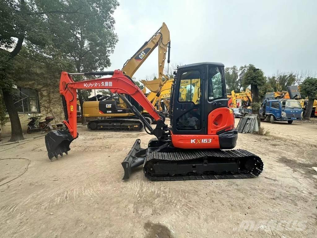 Kubota 163 Pásové rýpadlá