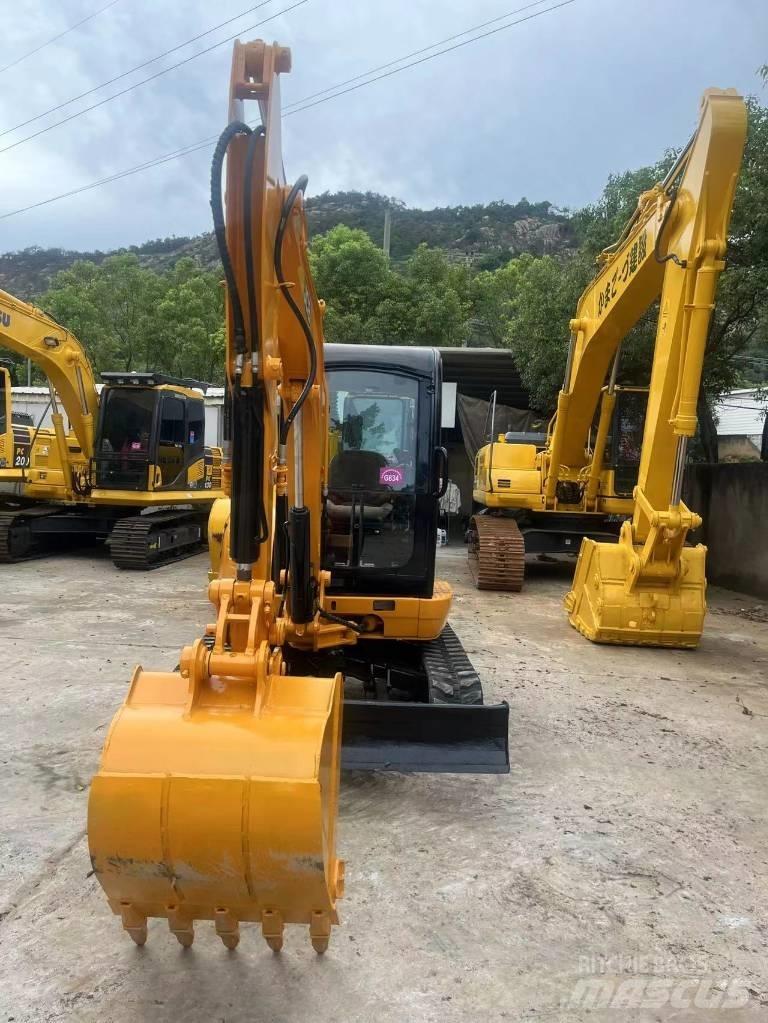 JCB 8035 Pásové rýpadlá