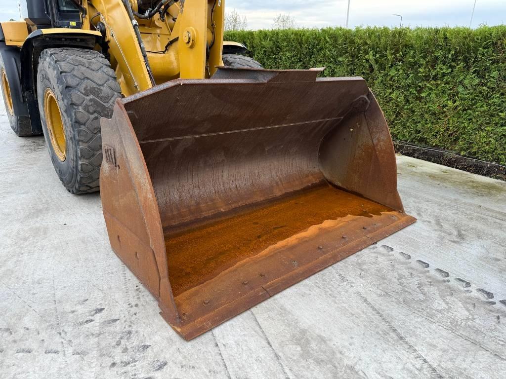 CAT 930 M Kolesové nakladače