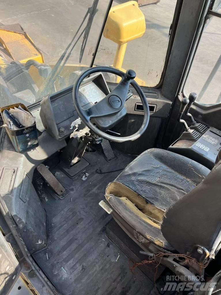 Komatsu WA 470 Kolesové nakladače