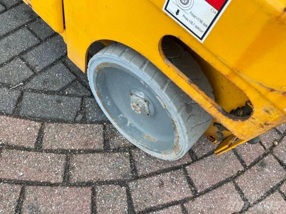 Haulotte Compact 14 Nožnicové zdvíhacie plošiny