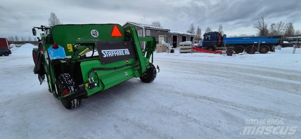 John Deere 835 Žací stroj-kondicionér