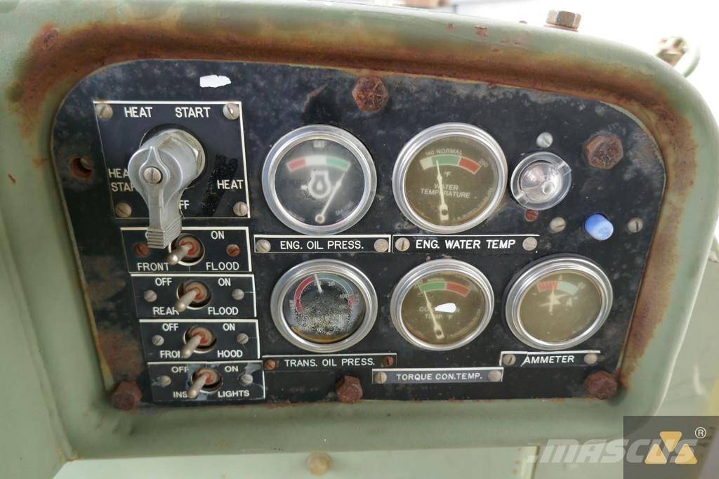 CAT D7F Ex-army Pásové dozéry