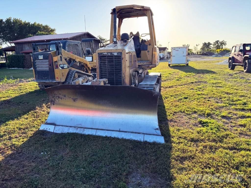 CAT D 3 G Pásové dozéry