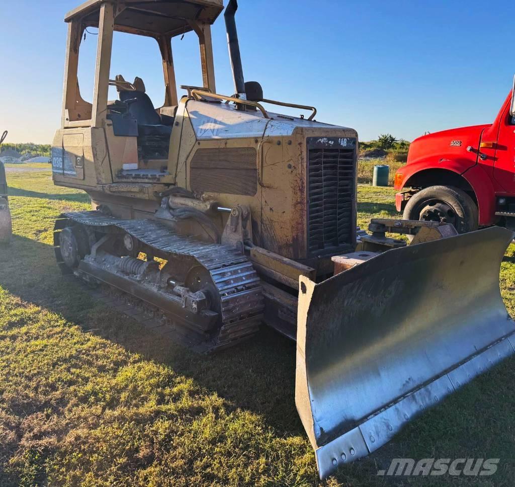 CAT D 3 G Pásové dozéry