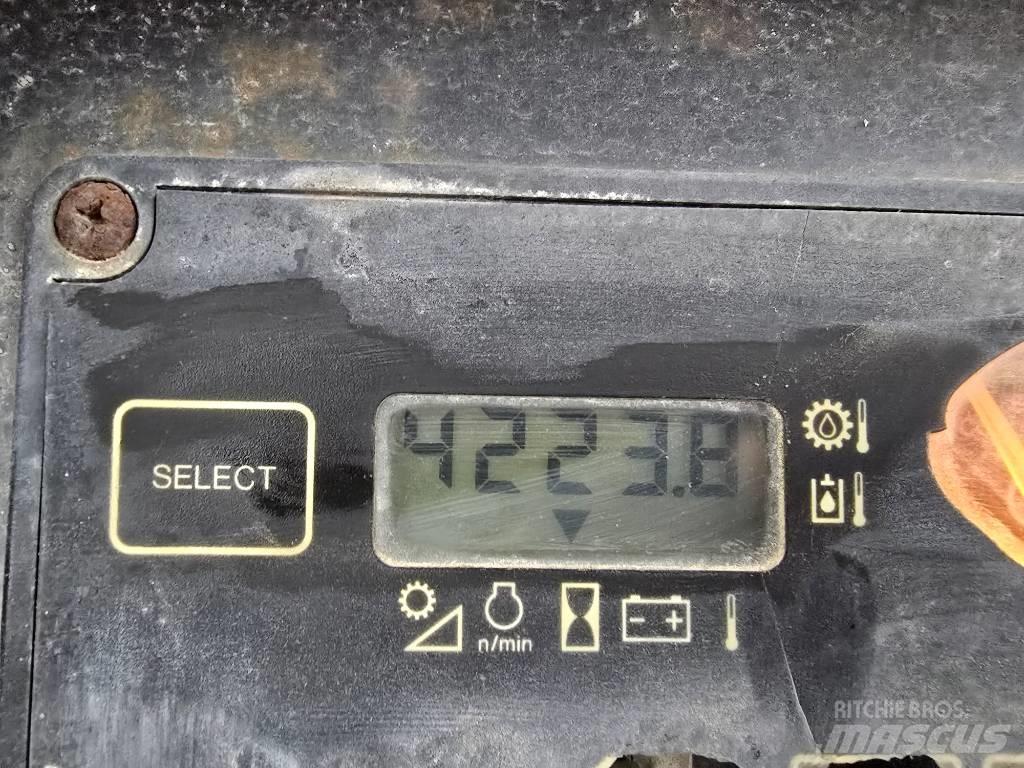 DEERE 450J Pásové dozéry
