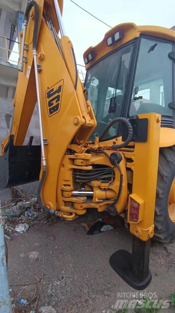 JCB 3 CX Kolesové nakladače