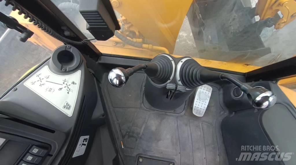 JCB 3 CX Kolesové nakladače