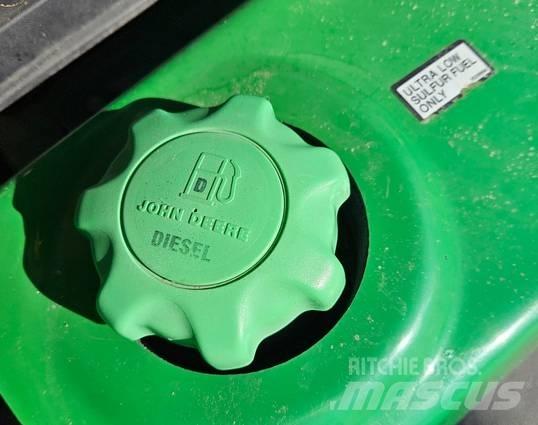 John Deere 7500 A Kosačky fervejí