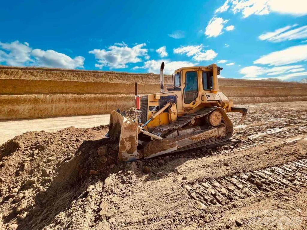 CAT D 5 H Pásové dozéry