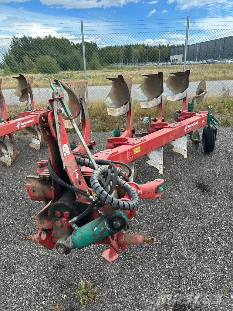 Kverneland EM85 Dvojstranné pluhy