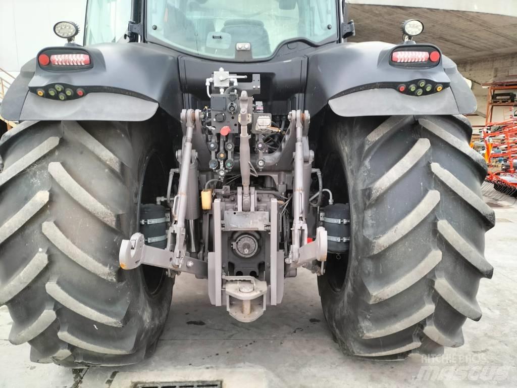 CLAAS Axion 810 Traktory