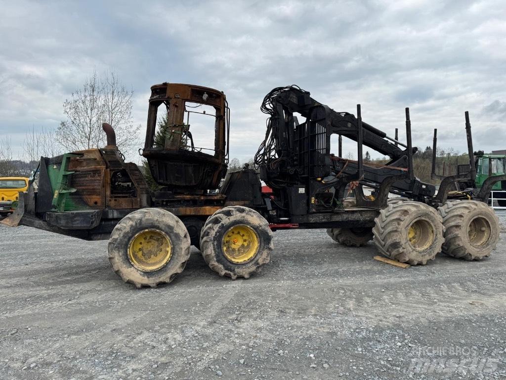 John Deere 1110 E Lesné traktory