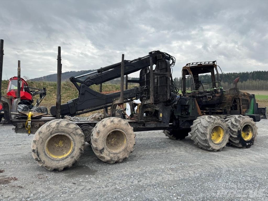 John Deere 1110 E Lesné traktory