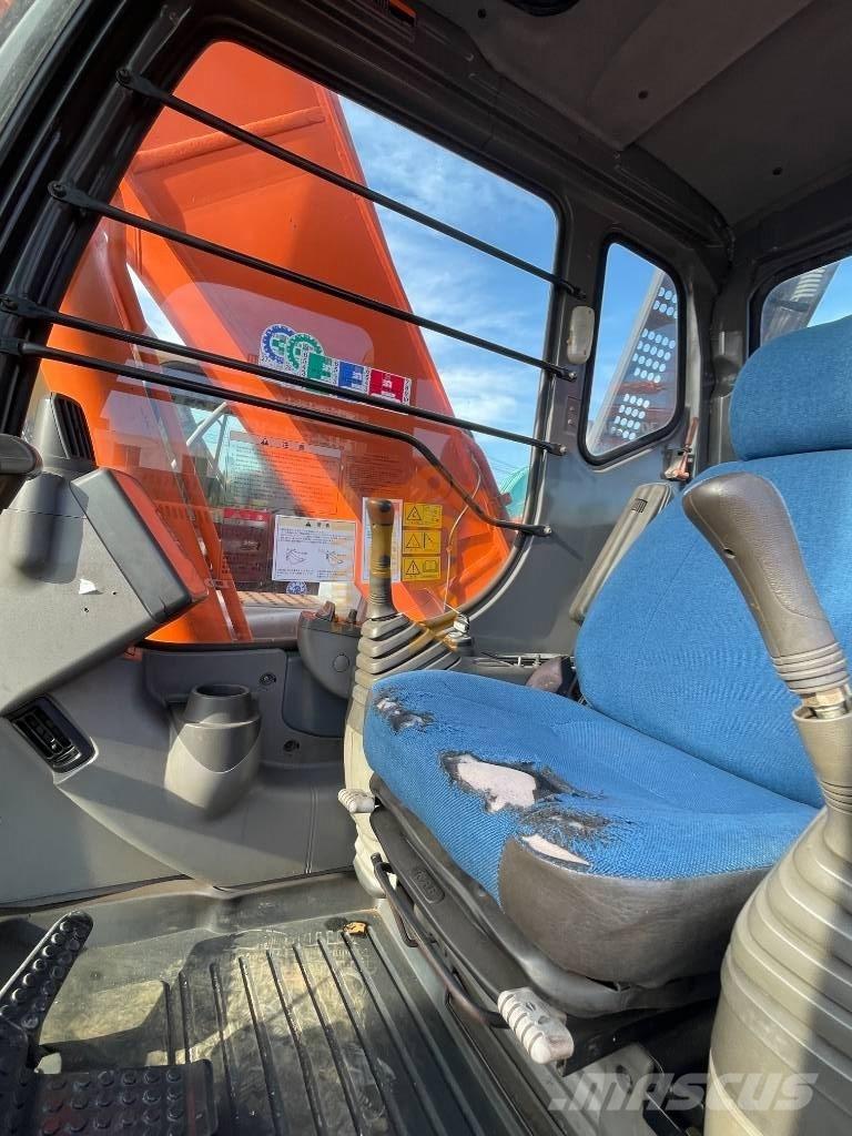 Hitachi ZX 240 Pásové rýpadlá