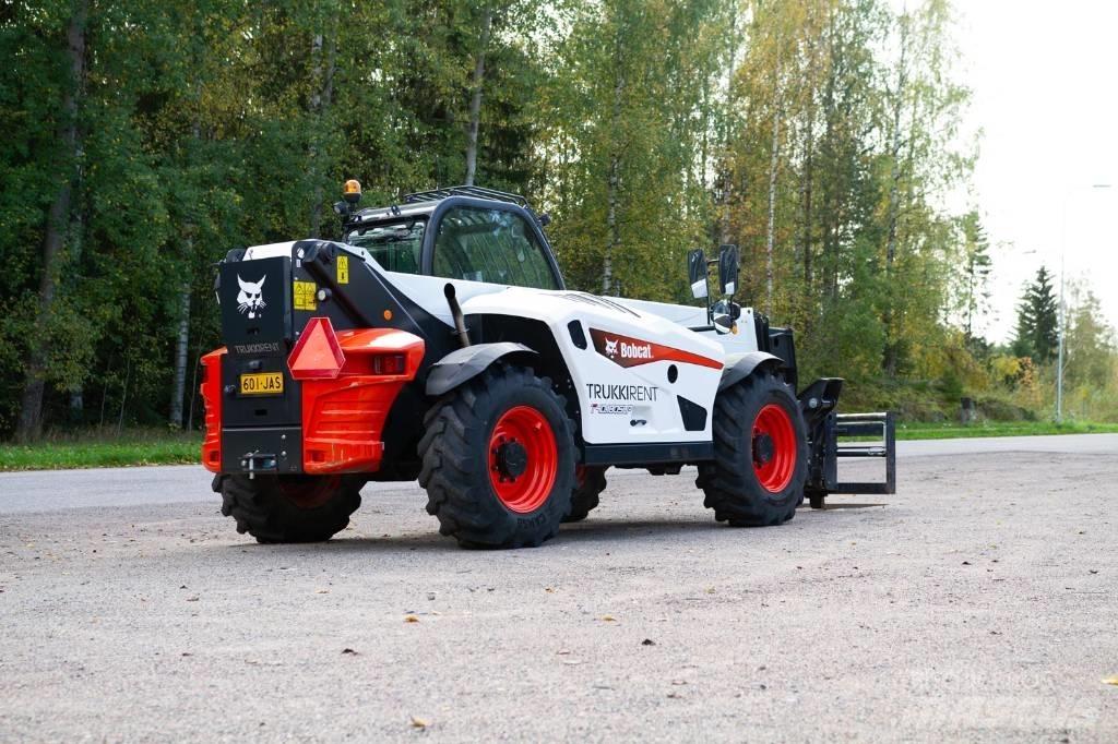 Bobcat T 40 Teleskopické manipulátory