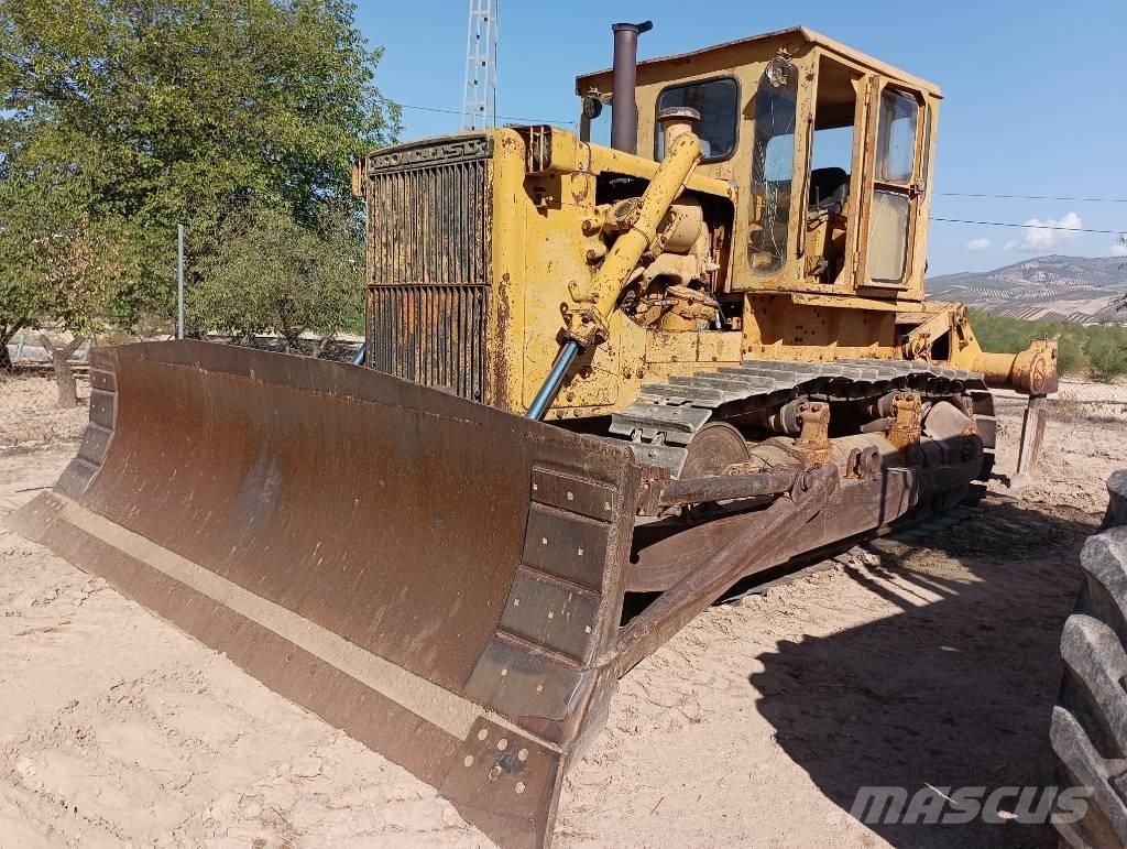 Komatsu D 85 A-12 Pásové dozéry