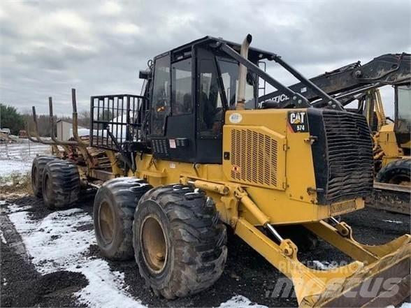 CAT 574 Lesné traktory