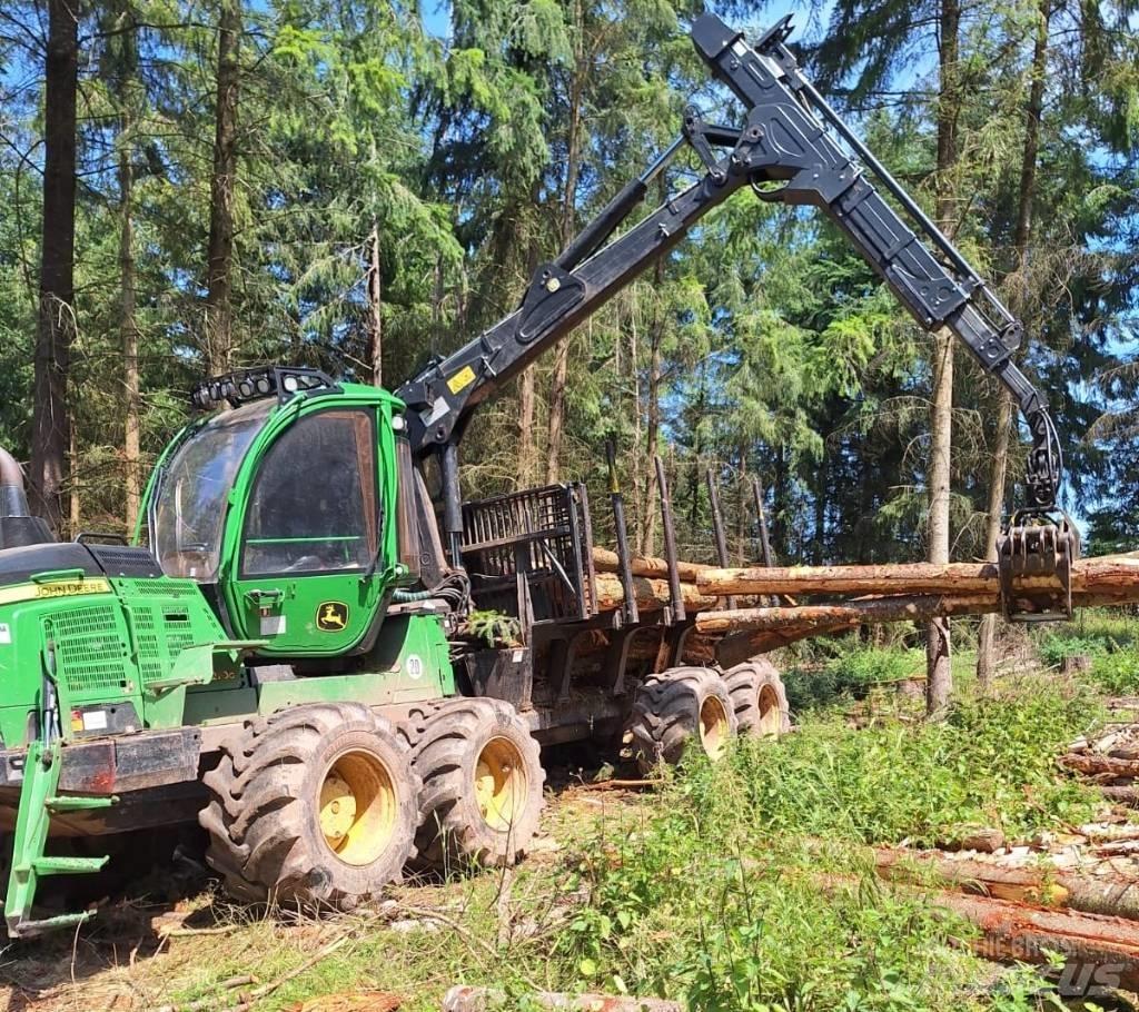 John Deere 1210 G Lesné traktory