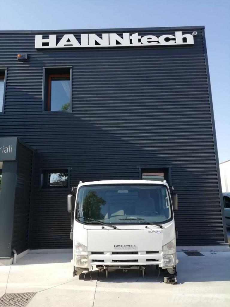 Isuzu NPR 85 "M - P - Q" Kabíny a interiér