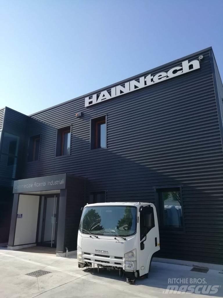 Isuzu NPR 85 "M - P - Q" Kabíny a interiér