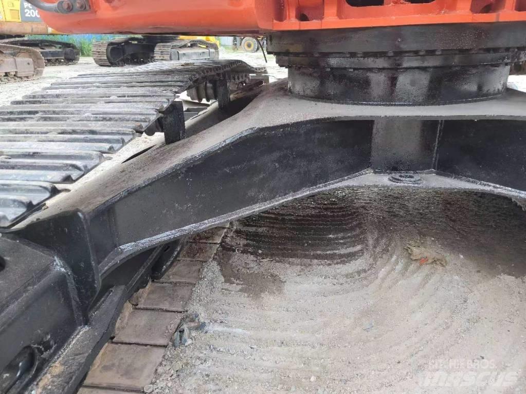 Doosan DX 225 LC Pásové rýpadlá