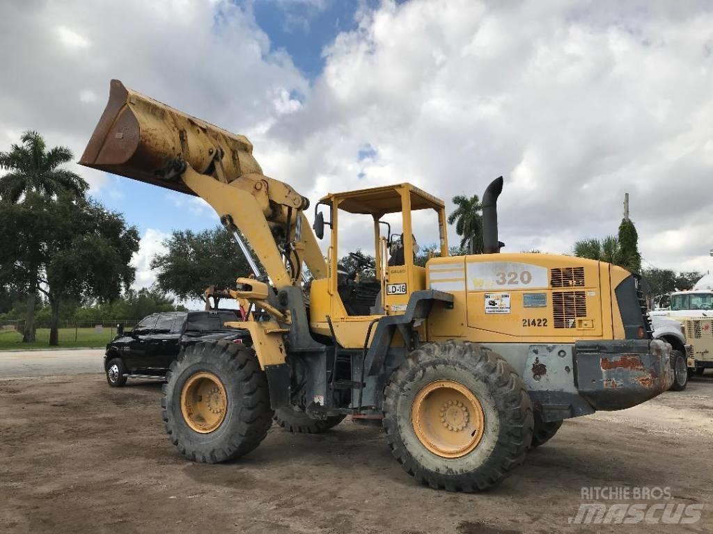 Komatsu WA320-5 Kolesové nakladače