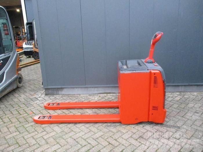 Linde T30 Nízkozdvižný vozík