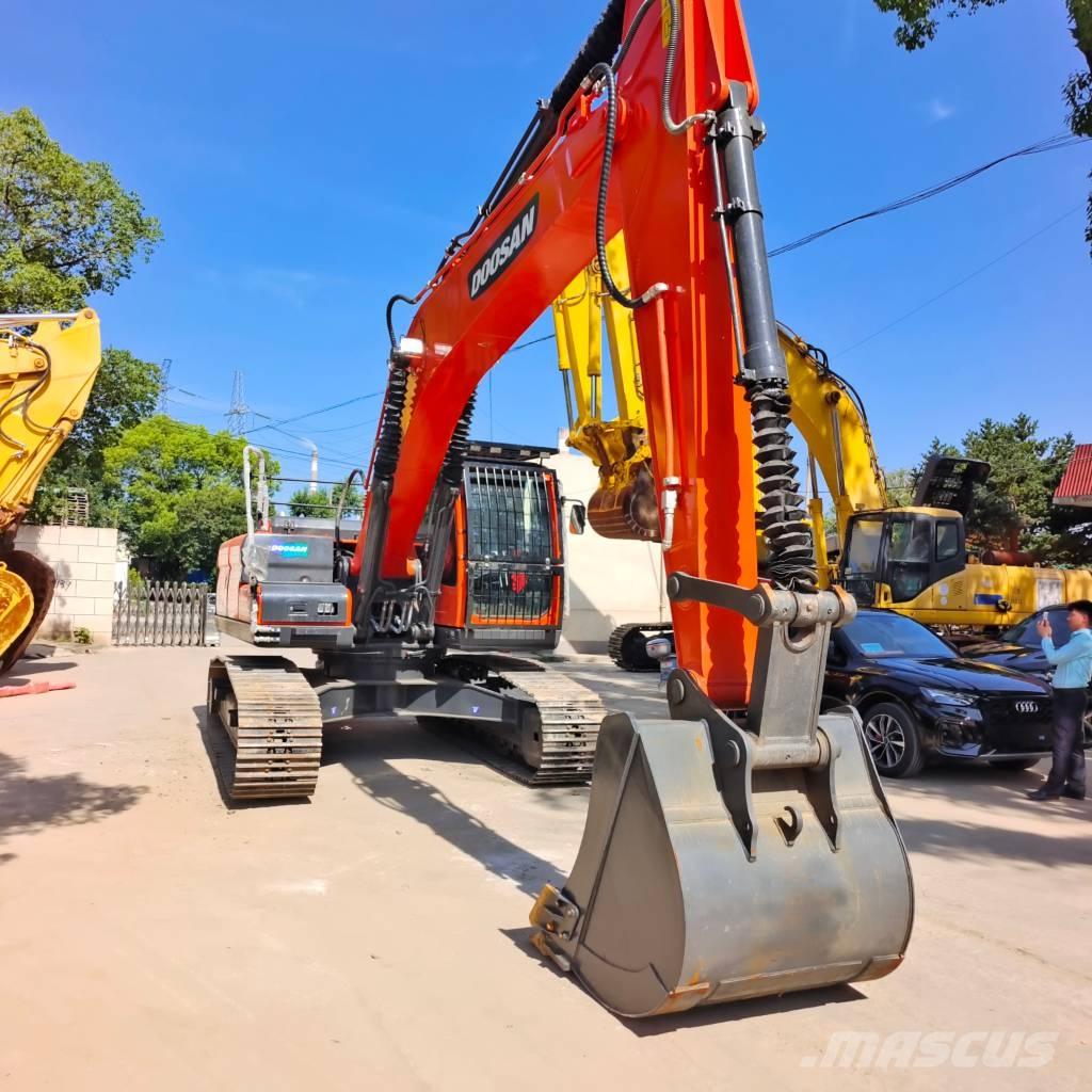 Doosan DX 225 LCA Pásové rýpadlá