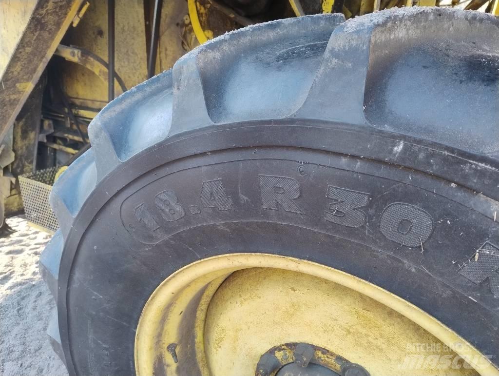 New Holland 8030 Kombinované zberacie stroje
