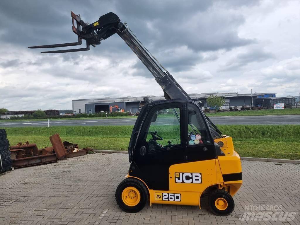 JCB TLT 25 D Teleskopické manipulátory
