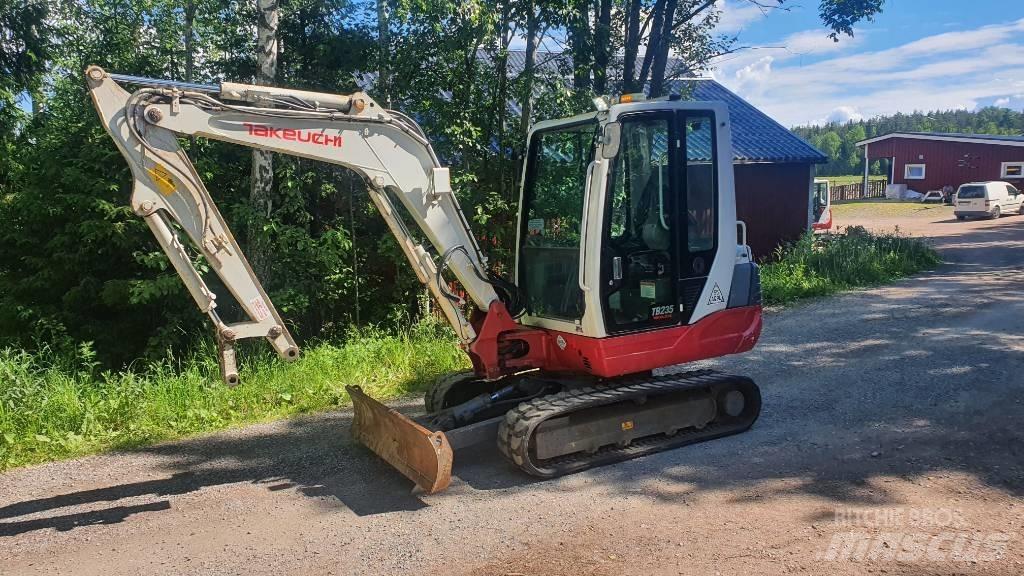 Takeuchi TB235 Mini rýpadlá < 7t