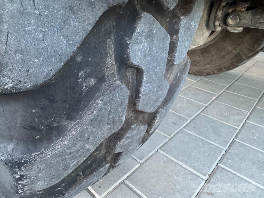 Liebherr L 506 Kolesové nakladače