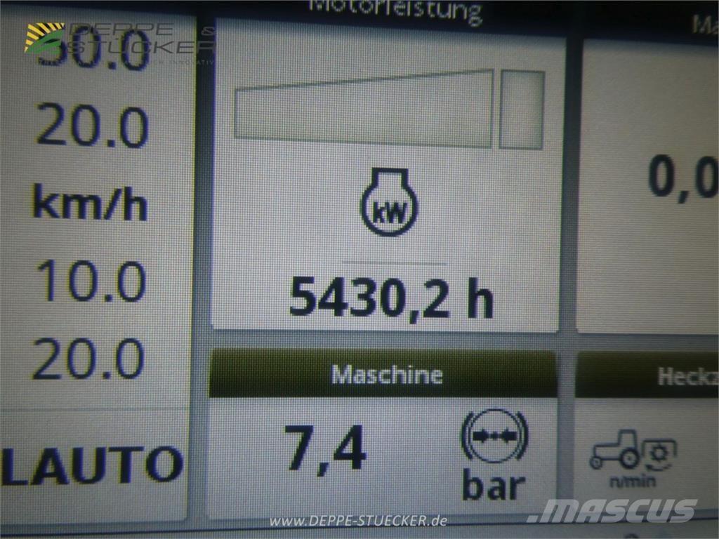 John Deere 8370R Traktory