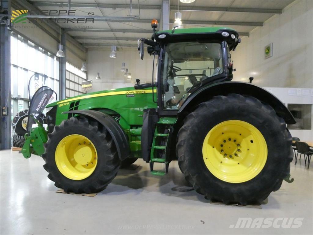 John Deere 8370R Traktory