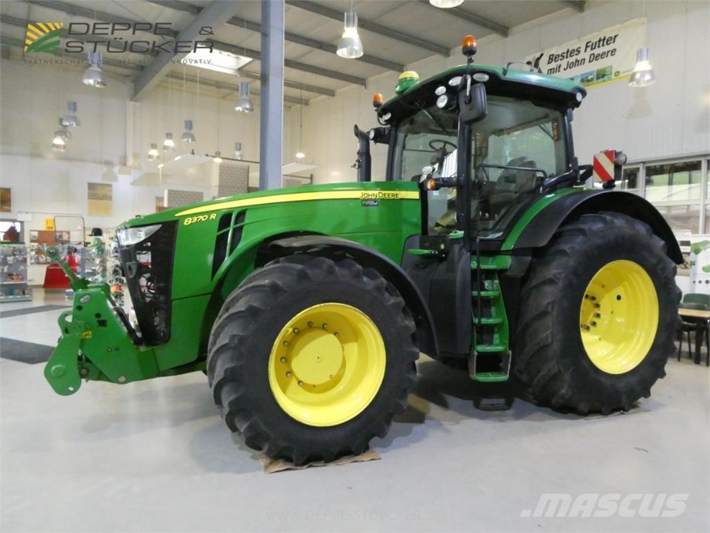 John Deere 8370R Traktory