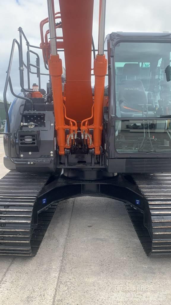 Hitachi ZX 135 US-6 Pásové rýpadlá