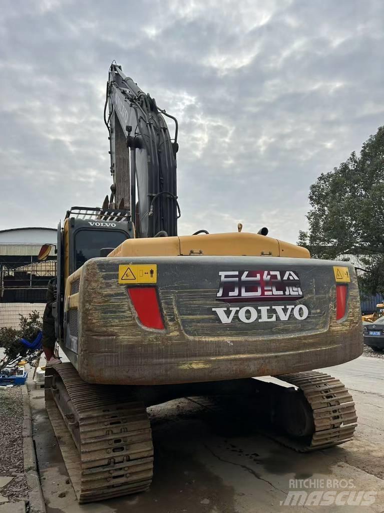 Volvo 240DL Pásové rýpadlá